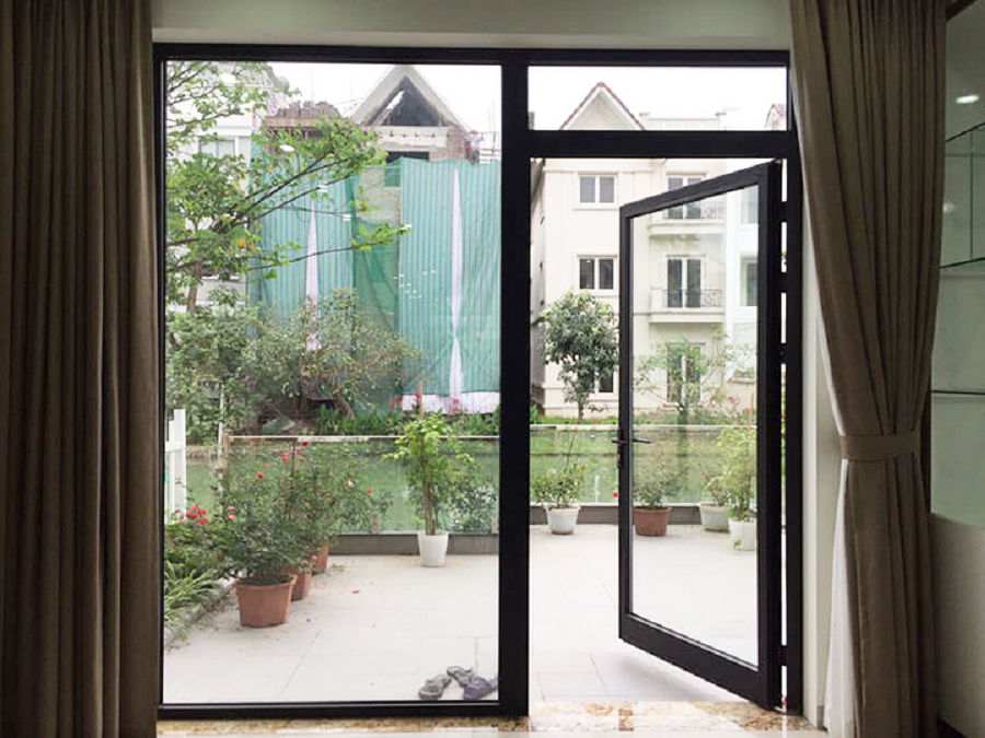 Mẫu cửa ban công hiện đại, thẩm mỹ